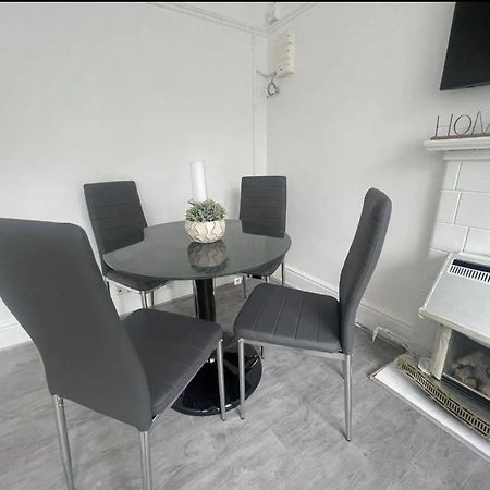 Charming 2 Bed Flat On Tower Bridge Apartment Londra Exterior foto