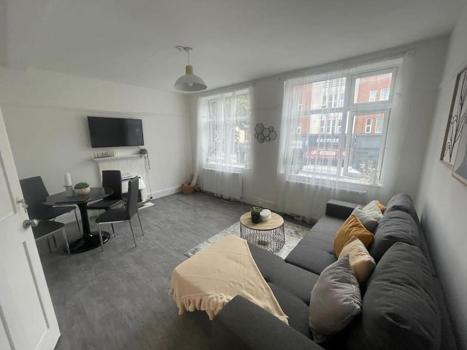 Charming 2 Bed Flat On Tower Bridge Apartment Londra Exterior foto